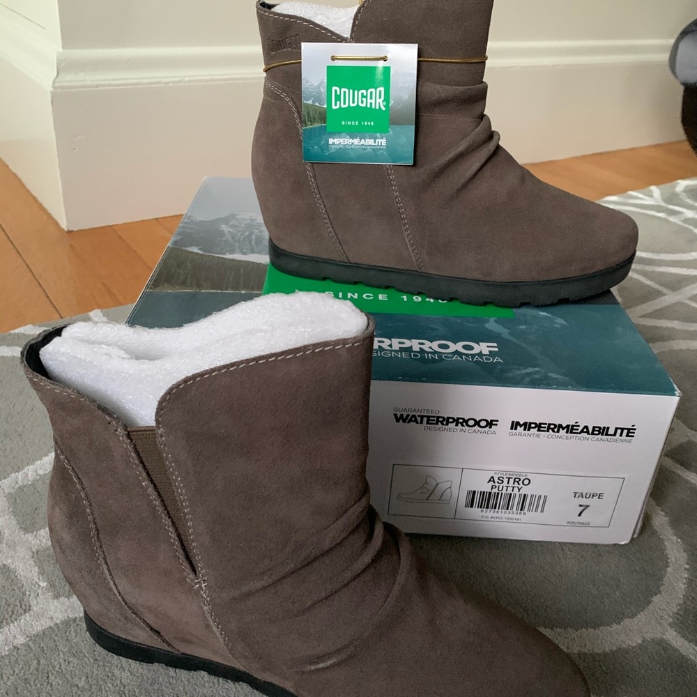 BRAND NEW cougar waterproof wedge bootie